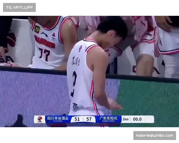 三球半场表现出色 10投6中贡献17分并抢断4次