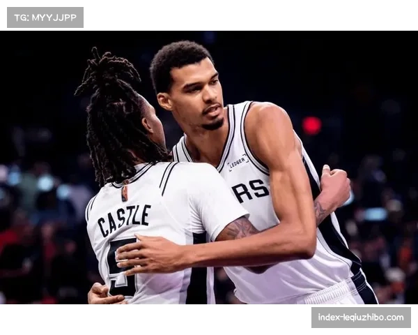 热火进攻效率120.3火力强劲，防守端117.8失分偏高